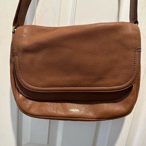 FOSSIL CROSSBODY IN COGNAC
